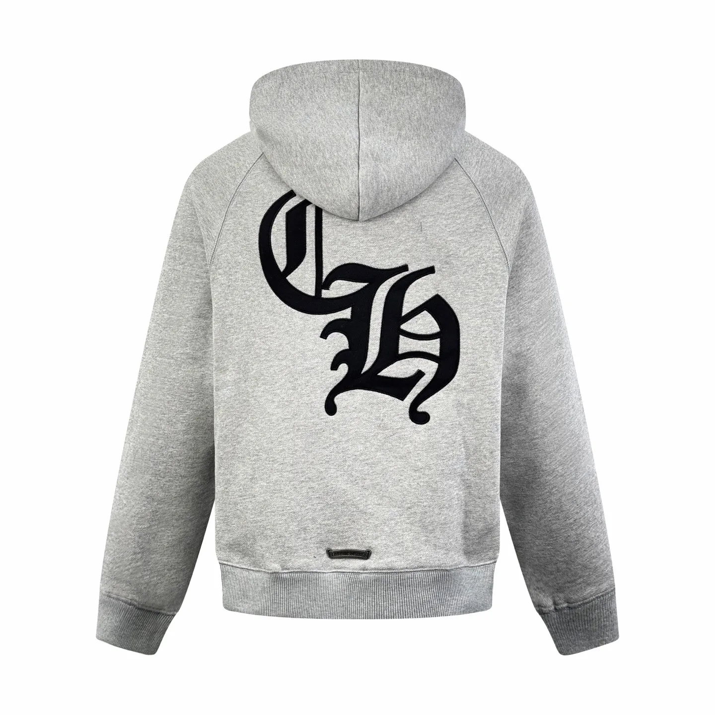 🅿️520 CH Crow Heart Cross Sanskrit Embroidered Hooded Sweatshirt (grey). Original purchase and development for 15,998. The fabric is made of custom-made heavy fortress interwoven air cotton. It is full of texture, thick and solid. It is based on high-end ash tones, with a coexistence of vicissitudes and elegance. With the Crow Heart Cross appliqué decoration on the chest, it becomes the ultimate interpretation of dark Gothic style. The CH Gothic font is the finishing touch on the back panel. Let the totem become your spiritual thorn. The logo iron plate sways slightly with the swing of the body, adding a sense of movement and vitality. It is unobtrusive but has an indescribable aura. It interprets the perfect blend of retro and luxury, using imported machine patch embroidery technology. Using advanced computer control systems and precision mechanical components, the Chrome Hearts logo patch embroidery operation is realized. It presents an embroidery effect with both clarity and three-dimensionality, and the fabrics have been washed. It has a better hand feel and is not easy to deform. Not easy to shrink, not easy to fade, maintain long-term beauty. Size:S-M-L-XL